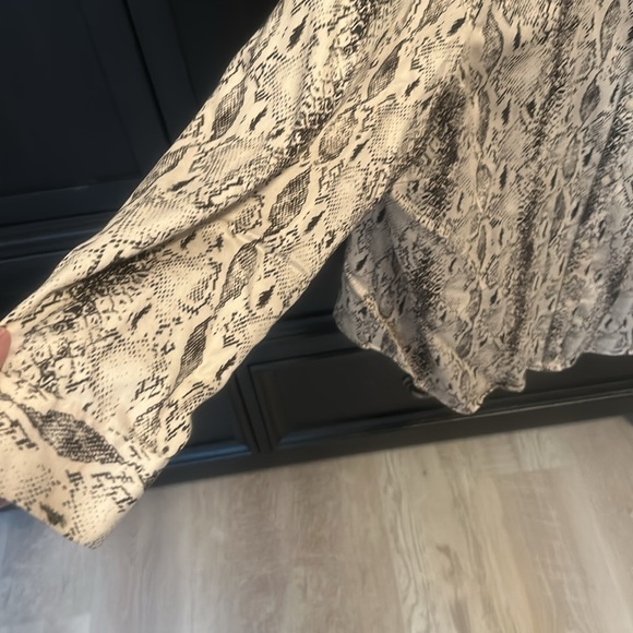 CHAPS no iron snakeskin print shirt, size 2x - Picture 2 of 4